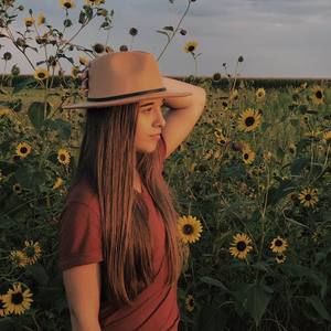 Meet your Posher, Anny